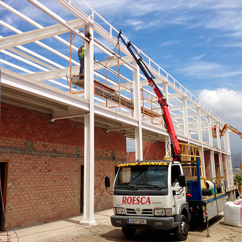 Fabricación y montaje de estructuras metálicas para naves industriales